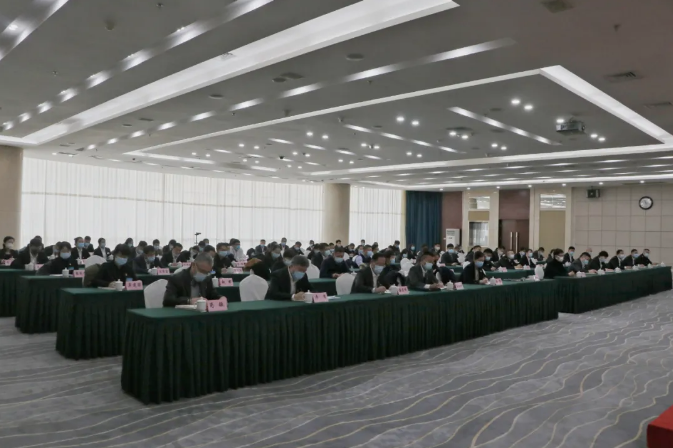 鞍勤集團、溫泉集團舉辦貫徹落實市第十三次黨代會精神宣講報告會(圖3)