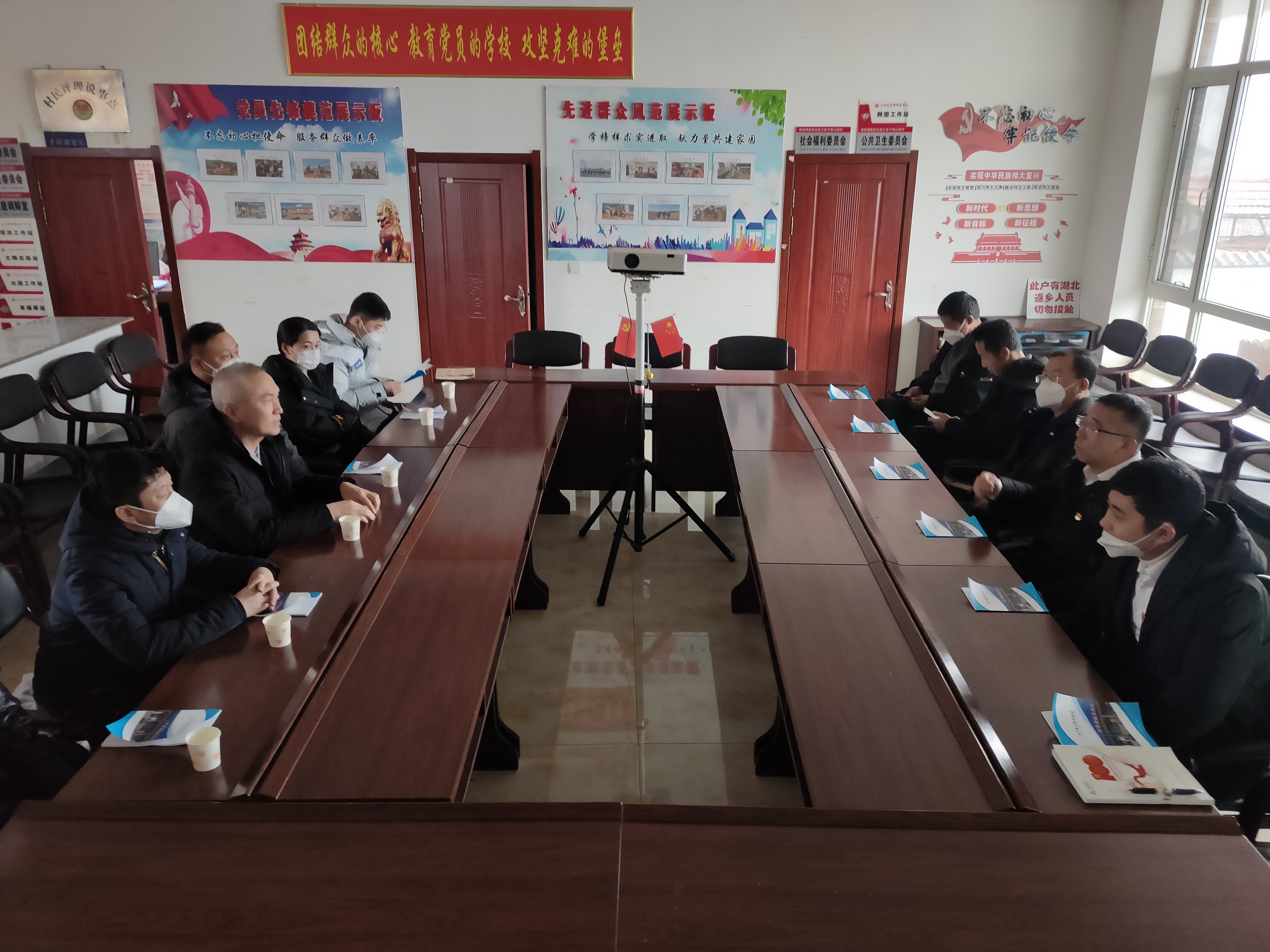 踐行國企責任，迎新春送溫暖——鞍勤集團、溫泉集團、公服集團前往駐村工作隊 走訪慰問