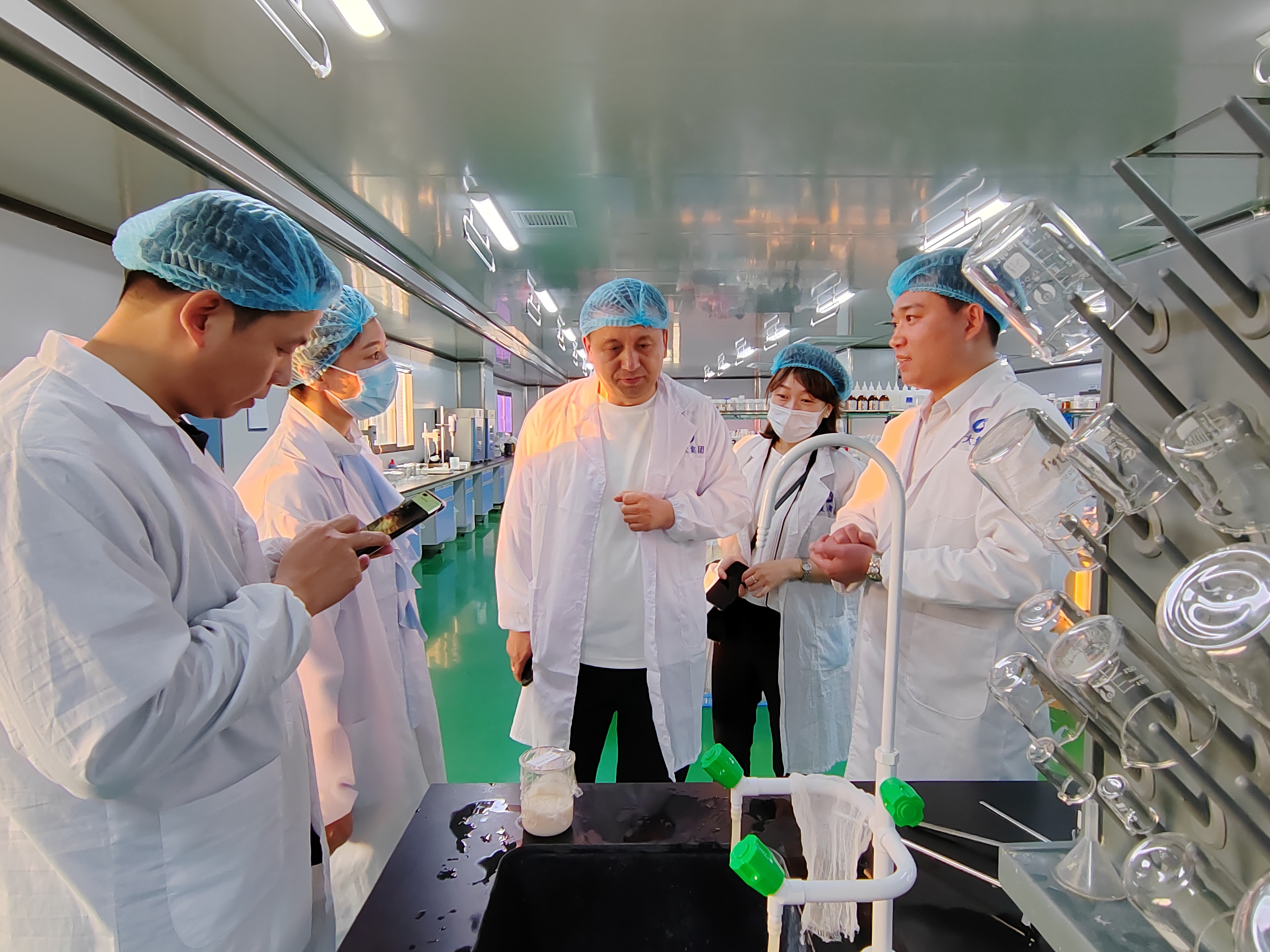 鞍勤集團(tuán)、溫泉集團(tuán)、公服集團(tuán)商務(wù)考察組赴廣州調(diào)研